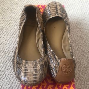 Tory Burch watersnake flats in sand/beige/black